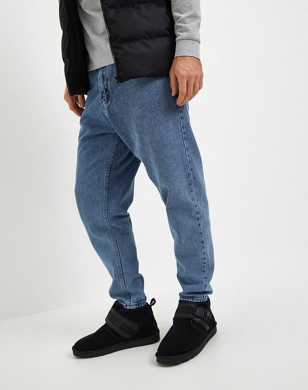 Черные мужские короткие угги 8990₽