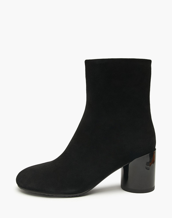 Черные женские велюровые ботильоны 9990₽