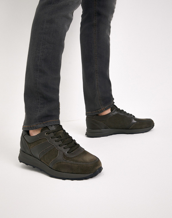 Мужские кроссовки цвета хаки 4990₽