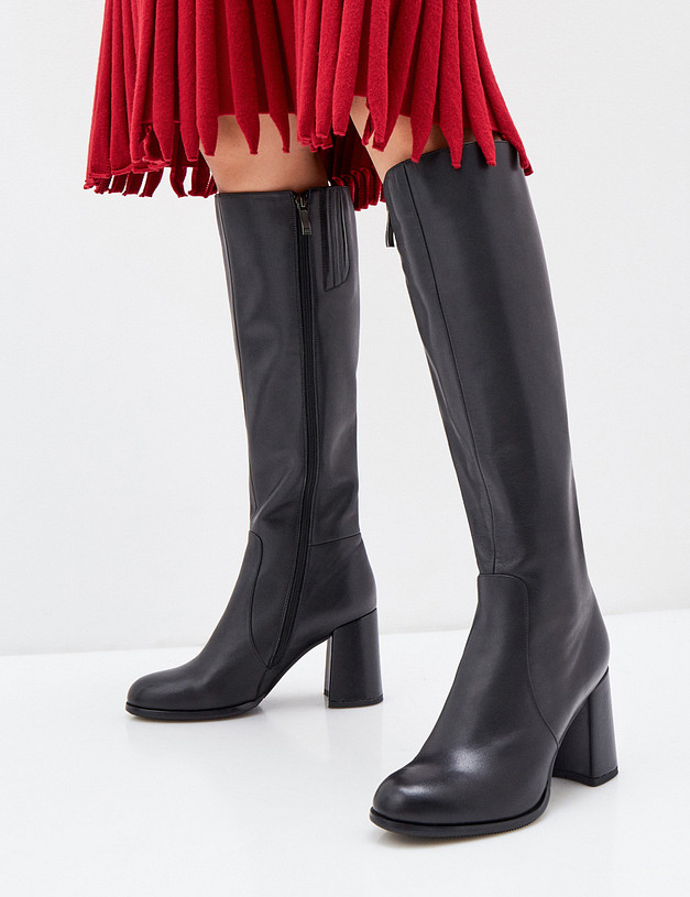 Черные женские сапоги на каблуке MASCOTTE 38-822522-0102 | ракурс 1