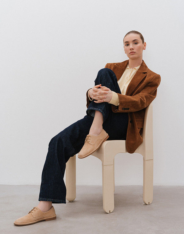 Бежевые женские дерби из кожи и велюра