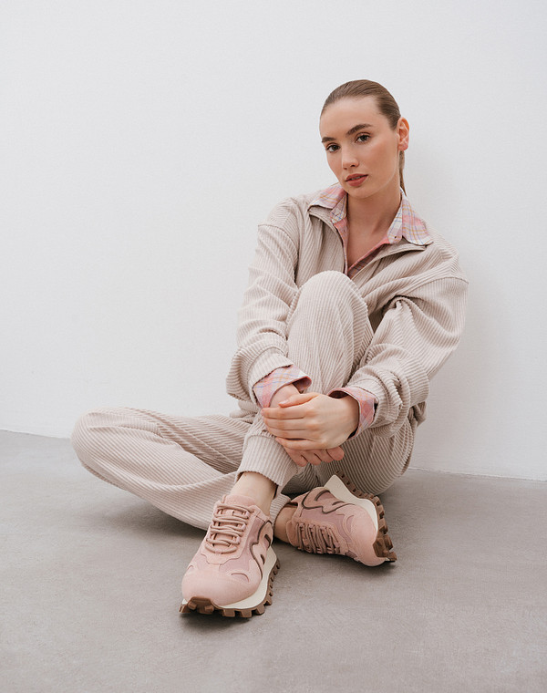 Розовые женские кроссовки 5390₽