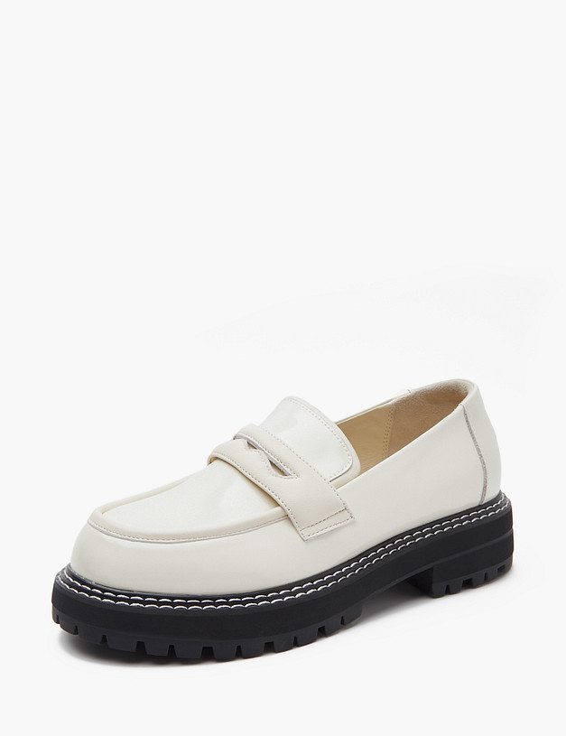 Молочные женские лоферы MASCOTTE 234-415011-0601 | ракурс 2