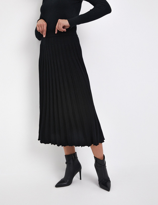 Черная женская юбка из шерсти MASCOTTE 852-4222-502 | ракурс 1 Черная женская юбка из шерсти MASCOTTE 852-4222-502 | ракурс 1