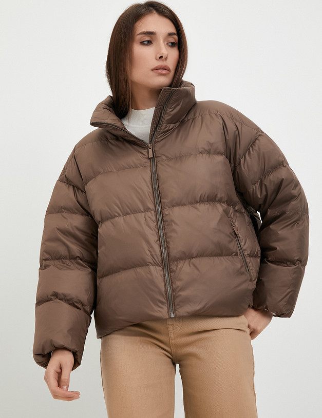 Коричневая женская дутая куртка MASCOTTE 234-3303-2409 | ракурс 4 Коричневая женская дутая куртка MASCOTTE 234-3303-2409 | ракурс 4