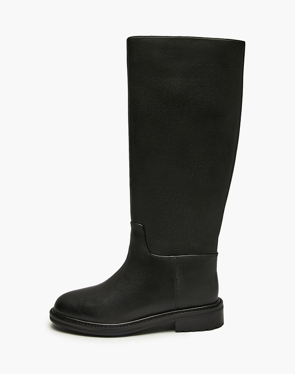 Черные женские сапоги 15990₽