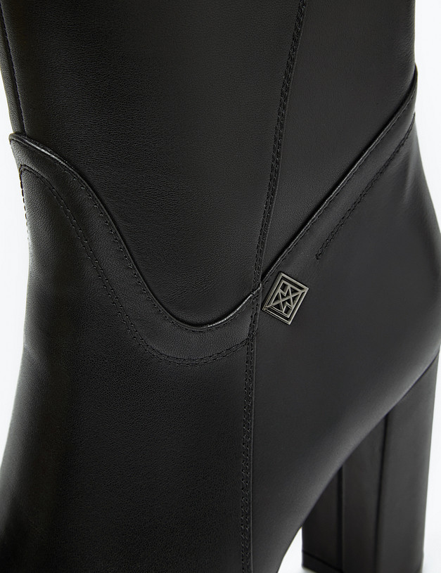 Черные женские сапоги на высоком каблуке MASCOTTE 172-3202624-3199M | ракурс 7 Черные женские сапоги на высоком каблуке MASCOTTE 172-3202624-3199M | ракурс 7