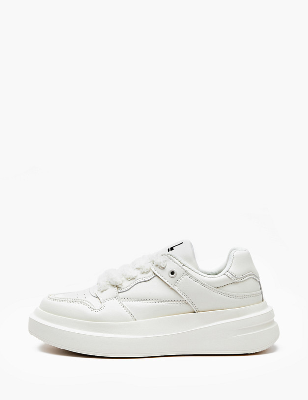 Белые женские кеды с пушистыми шнурками MASCOTTE 156-410921-0601 | ракурс 3