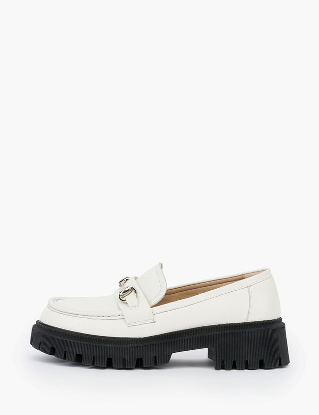 Белые женские лоферы на грубой подошве MASCOTTE 234-123513-0101 | ракурс 2