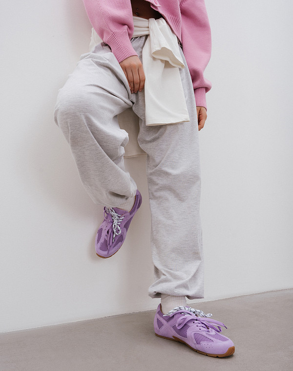 Фиолетовые женские кроссовки с сетчатыми вставками 4790₽