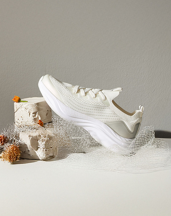 Белые женские кроссовки 3490₽