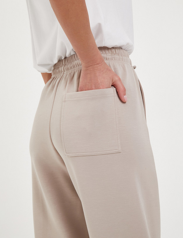 Бежевые женские спортивные брюки MASCOTTE 852-4110-2408 | ракурс 4 Бежевые женские спортивные брюки MASCOTTE 852-4110-2408 | ракурс 4