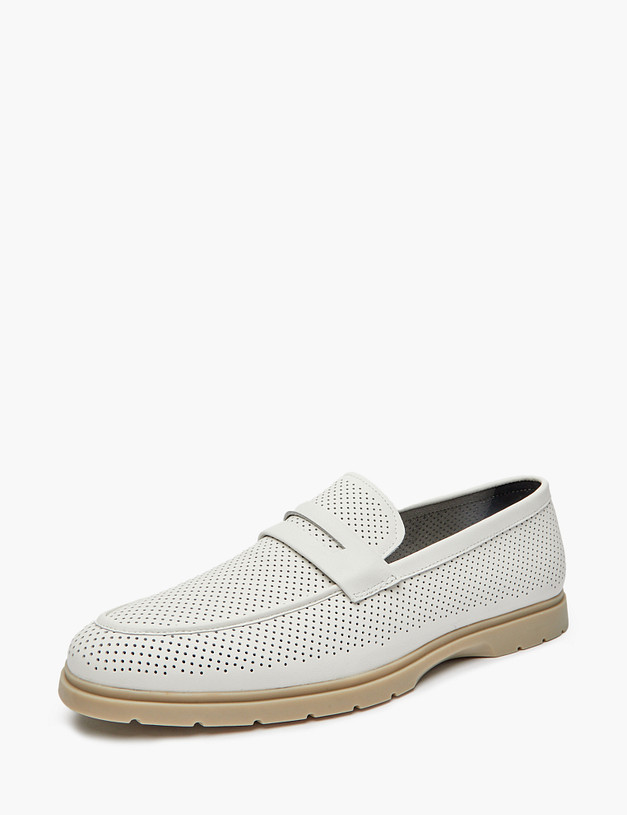 Белые мужские лоферы с перфорацией MASCOTTE 128-510822-0101 | ракурс 2