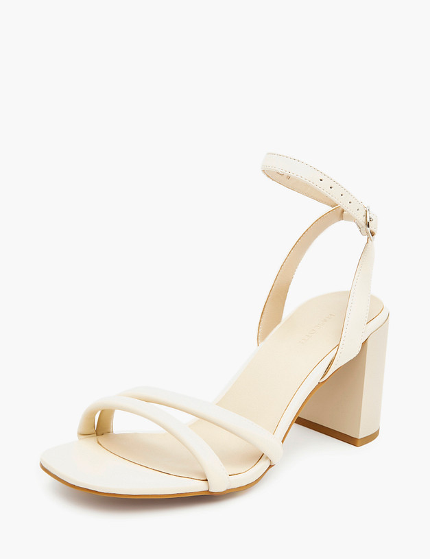 Светло-бежевые босоножки на устойчивом каблуке MASCOTTE 126-311011-4583M | ракурс 2