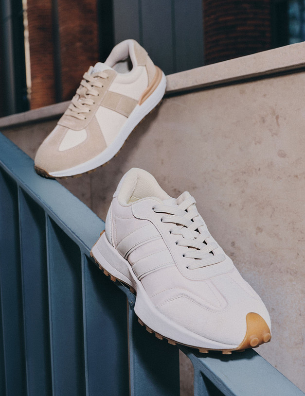 Молочные женские кроссовки MASCOTTE 64-320421-0201 | ракурс 1