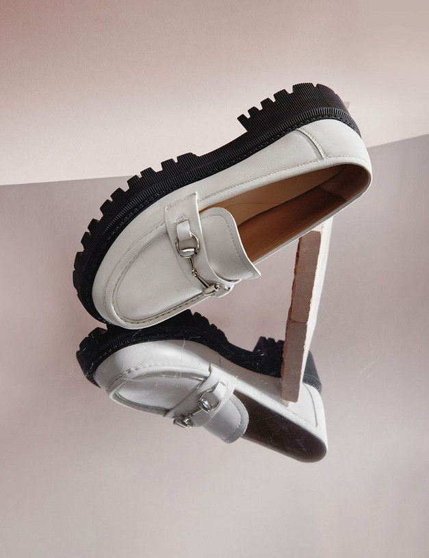 Белые женские лоферы на грубой подошве MASCOTTE 234-123513-0101 | ракурс 7