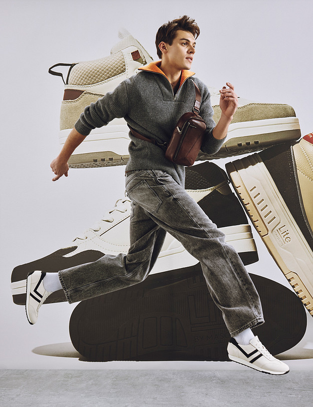 Молочные мужские кроссовки MASCOTTE 234-514221-0101 | ракурс 1