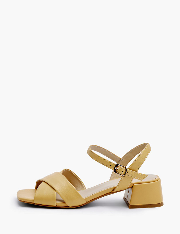 Желтые босоножки на низком каблуке MASCOTTE 126-213611-6534M | ракурс 1 Желтые босоножки на низком каблуке MASCOTTE 126-213611-6534M | ракурс 1