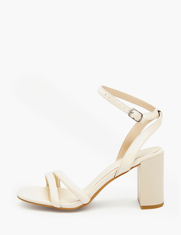 Светло-бежевые босоножки на устойчивом каблуке MASCOTTE 126-311011-4583M | ракурс 1