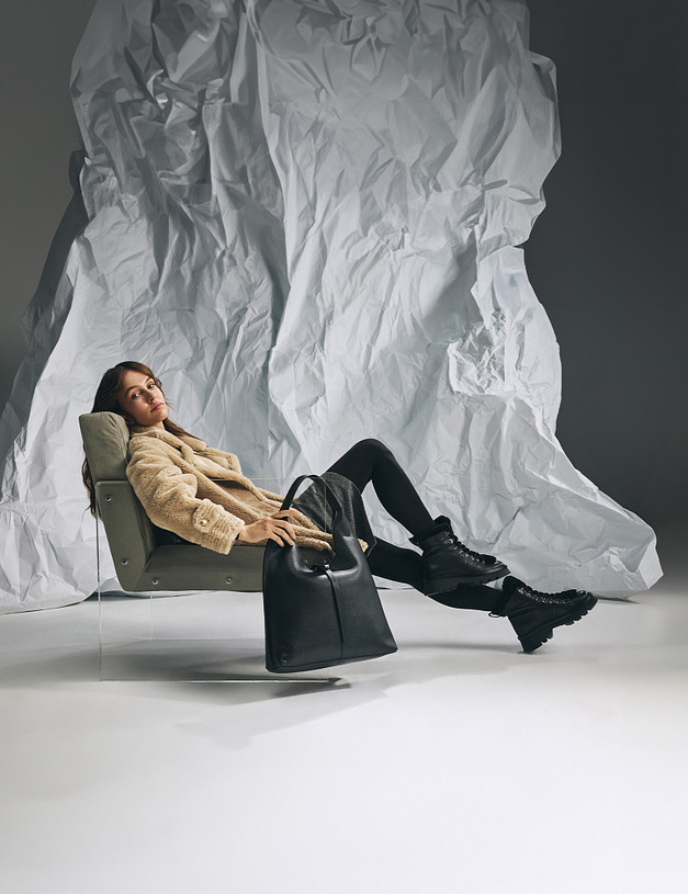 Черные женские зимние ботинки MASCOTTE 233-423231-0102 | ракурс 1