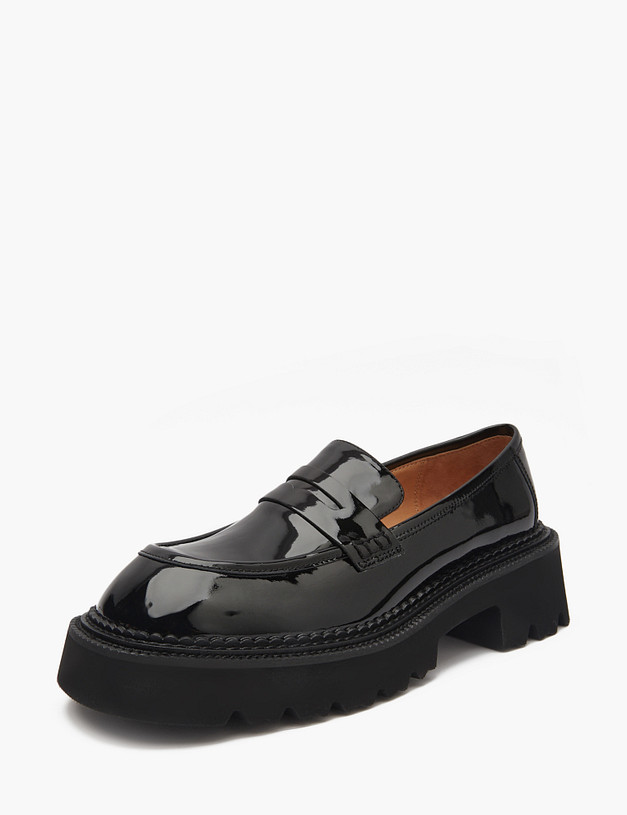 Черные лакированные женские лоферы MASCOTTE 195-420212-3701M | ракурс 2 Черные лакированные женские лоферы MASCOTTE 195-420212-3701M | ракурс 2