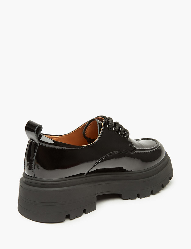 Черные женские дерби на платформе MASCOTTE 234-326612-3701M | ракурс 4 Черные женские дерби на платформе MASCOTTE 234-326612-3701M | ракурс 4