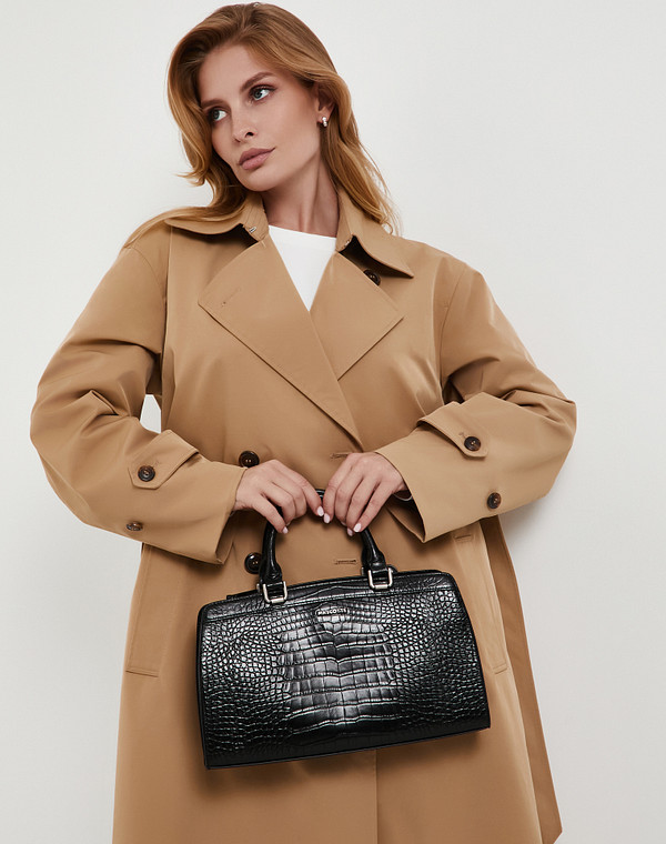 Черная женская сумка с тиснением