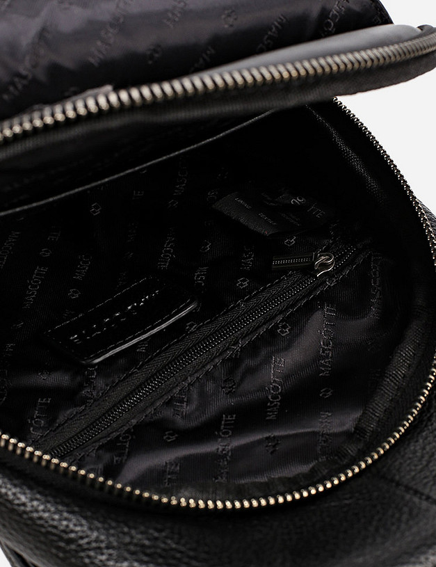 Черная мужская сумка-слинг MASCOTTE 604-9110-102 | ракурс 4 Черная мужская сумка-слинг MASCOTTE 604-9110-102 | ракурс 4