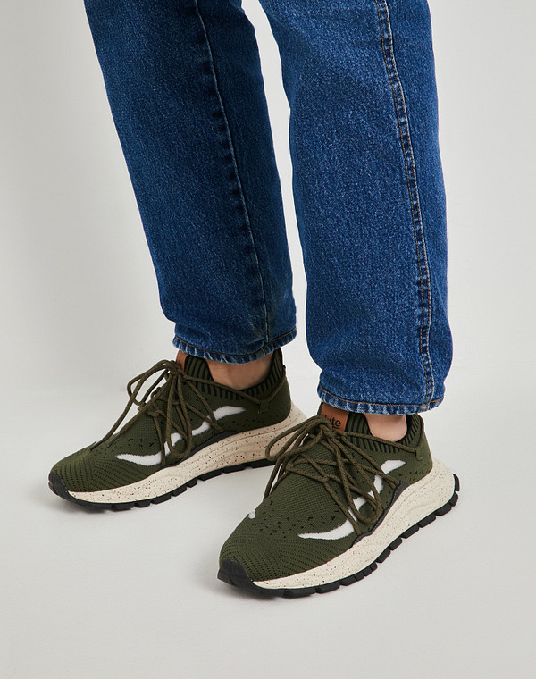 Мужские текстильные кроссовки цвета хаки 3990₽