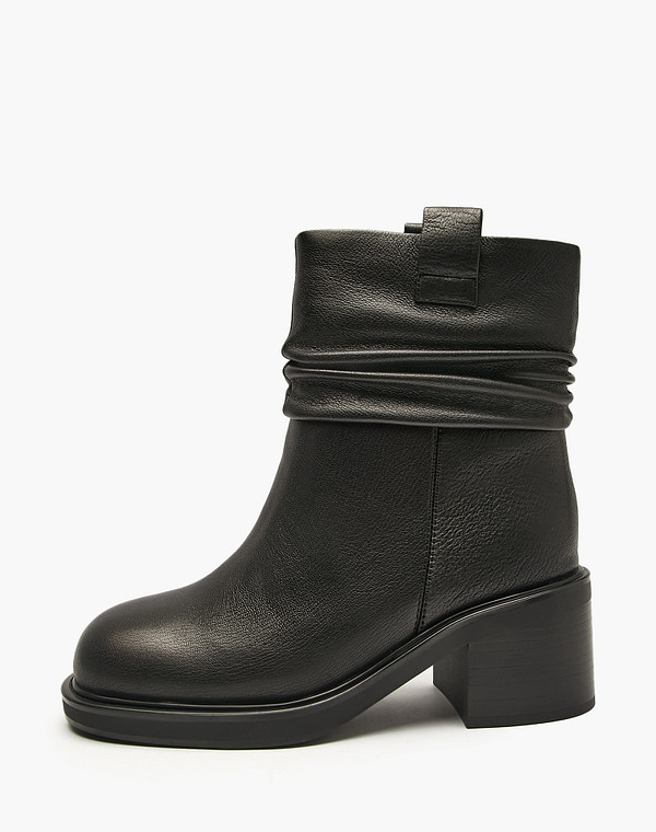 Черные женские зимние ботильоны 10990₽