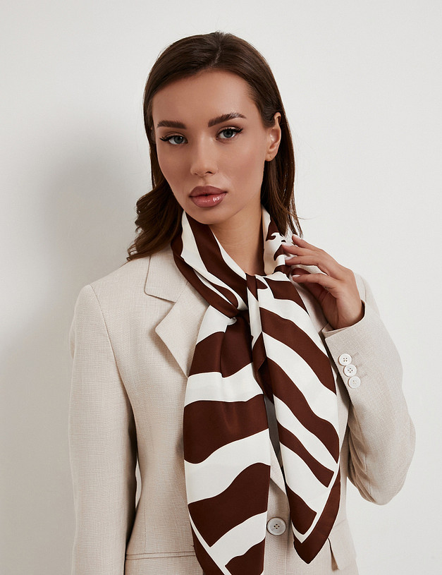 Женский платок с анималистичным принтом MASCOTTE 766-6113-2409 | ракурс 3