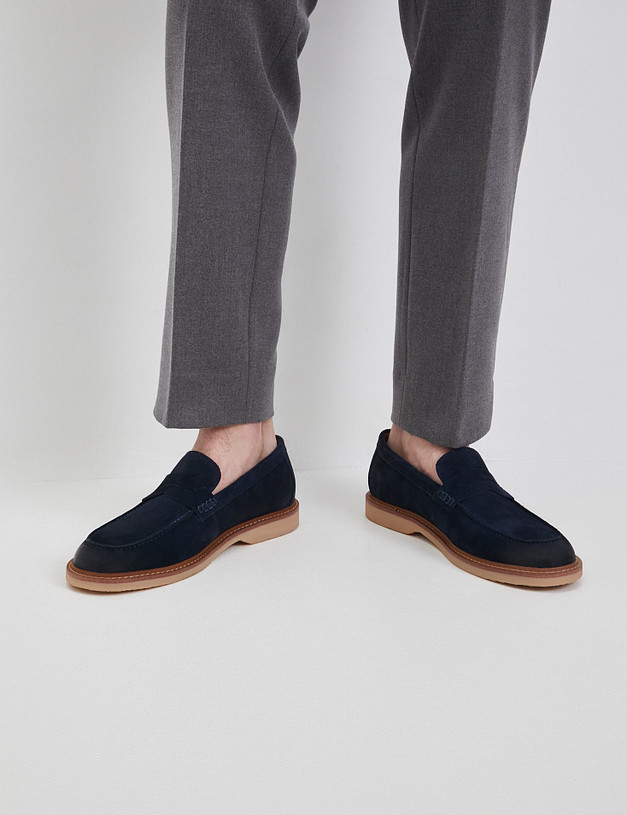 Синие мужские велюровые лоферы MASCOTTE 175-5130611-0203 | ракурс 2 Синие мужские велюровые лоферы MASCOTTE 175-5130611-0203 | ракурс 2