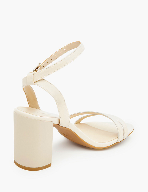 Светло-бежевые босоножки на устойчивом каблуке MASCOTTE 126-311011-4583M | ракурс 3