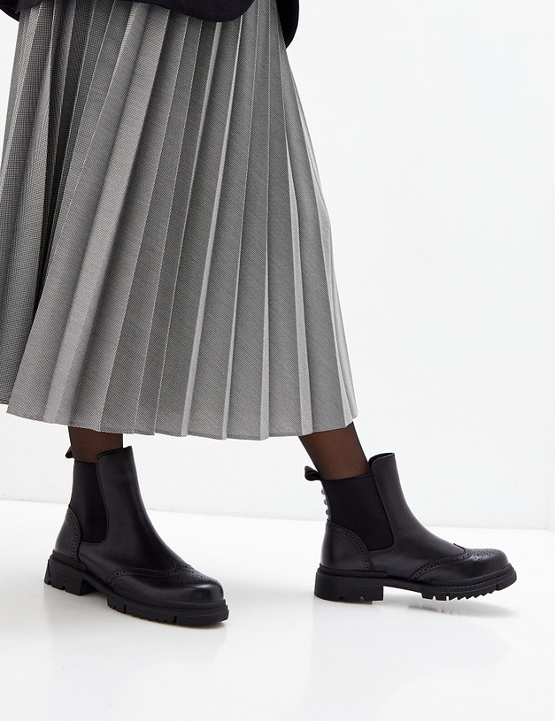 Черные женские челси с перфорацией MASCOTTE 58-021321-0102 | ракурс 6