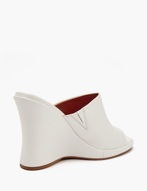 Белые женские мюли на танкетке MASCOTTE 233-412311-0501 | ракурс 5