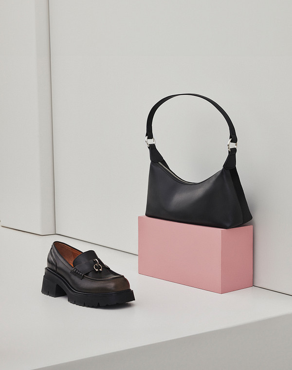 Женские лоферы цвета хаки на массивной подошве