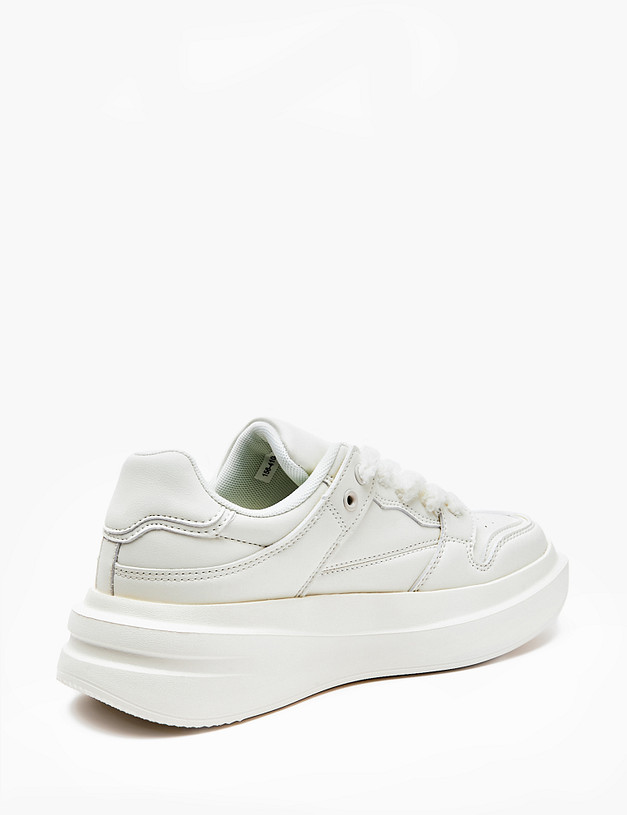 Белые женские кеды с пушистыми шнурками MASCOTTE 156-410921-0601 | ракурс 5