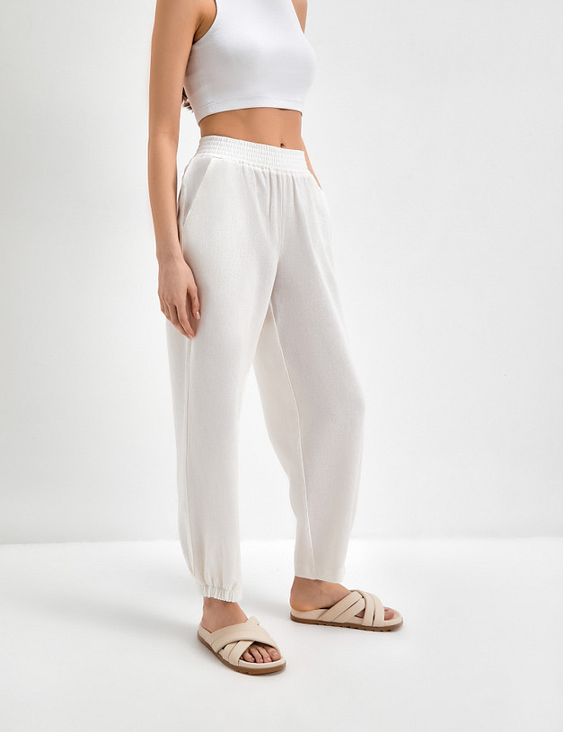 Женские льняные брюки-джоггеры белого цвета MASCOTTE 790-3118-2701 | ракурс 5