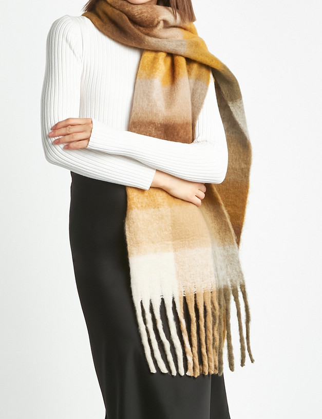 Коричневый объемный женский шарф MASCOTTE 766-2218-2409 | ракурс 1 Коричневый объемный женский шарф MASCOTTE 766-2218-2409 | ракурс 1