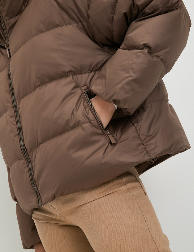 Коричневая женская дутая куртка MASCOTTE 234-3303-2409 | ракурс 5 Коричневая женская дутая куртка MASCOTTE 234-3303-2409 | ракурс 5