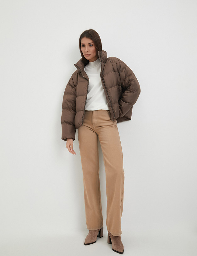 Коричневая женская дутая куртка MASCOTTE 234-3303-2409 | ракурс 2 Коричневая женская дутая куртка MASCOTTE 234-3303-2409 | ракурс 2