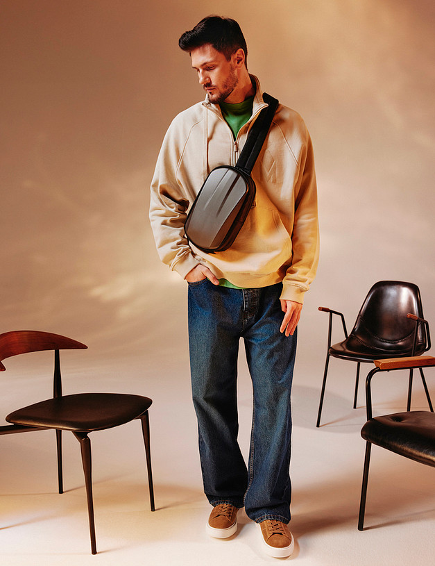 Черная мужская сумка-слинг MASCOTTE 698-4106-202 | ракурс 2