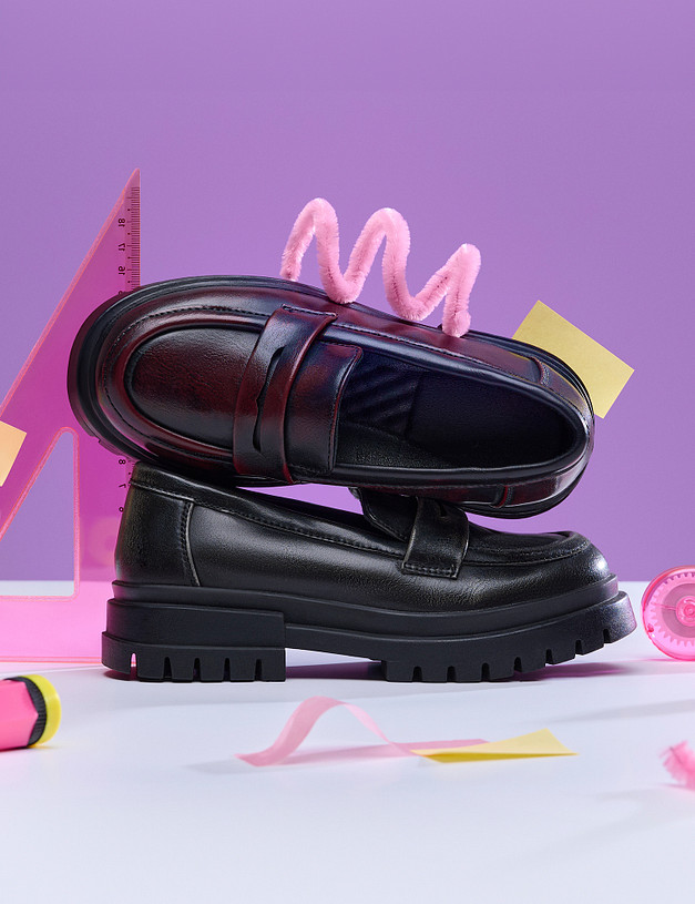 Бордовые лоферы для девочек MASCOTTE 250-420315-0605 | ракурс 2 Бордовые лоферы для девочек MASCOTTE 250-420315-0605 | ракурс 2
