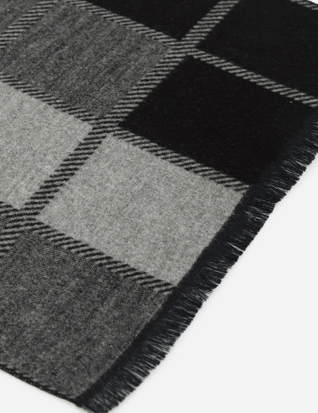 Серый мужской шарф MASCOTTE 730-0214-2410 | ракурс 2 Серый мужской шарф MASCOTTE 730-0214-2410 | ракурс 2