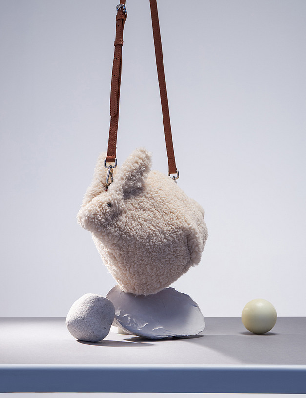 Белая фигурная женская сумка MASCOTTE 660-2246-401 | ракурс 3