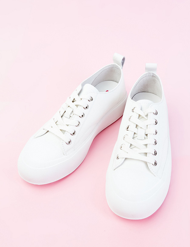 Белые женские кеды из натуральной кожи MASCOTTE 234-212111-0601 | ракурс 6 Белые женские кеды из натуральной кожи MASCOTTE 234-212111-0601 | ракурс 6