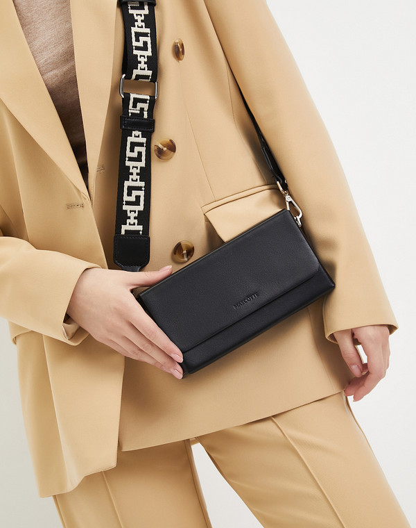 Черная женская сумка кросс-боди 4990₽