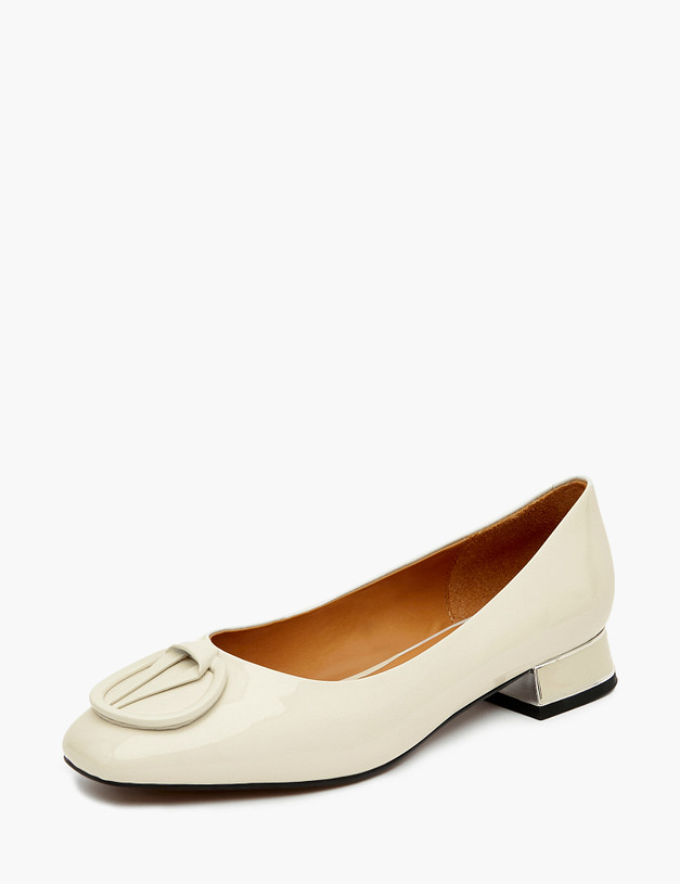 Молочные лакированные женские туфли MASCOTTE 126-210511-0701 | ракурс 2