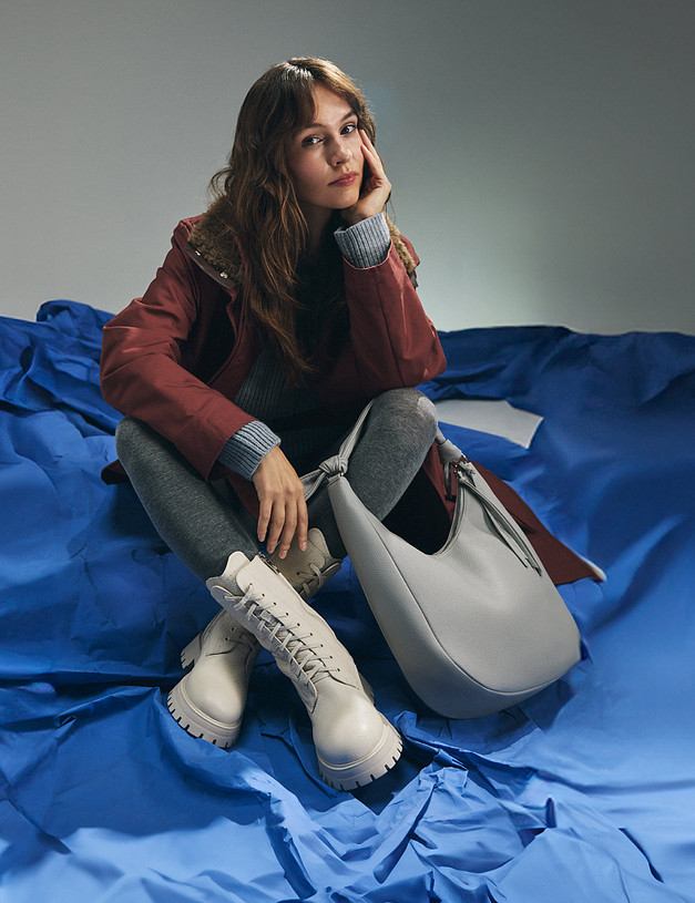 Молочные зимние женские ботинки MASCOTTE 94-421631-0101 | ракурс 1