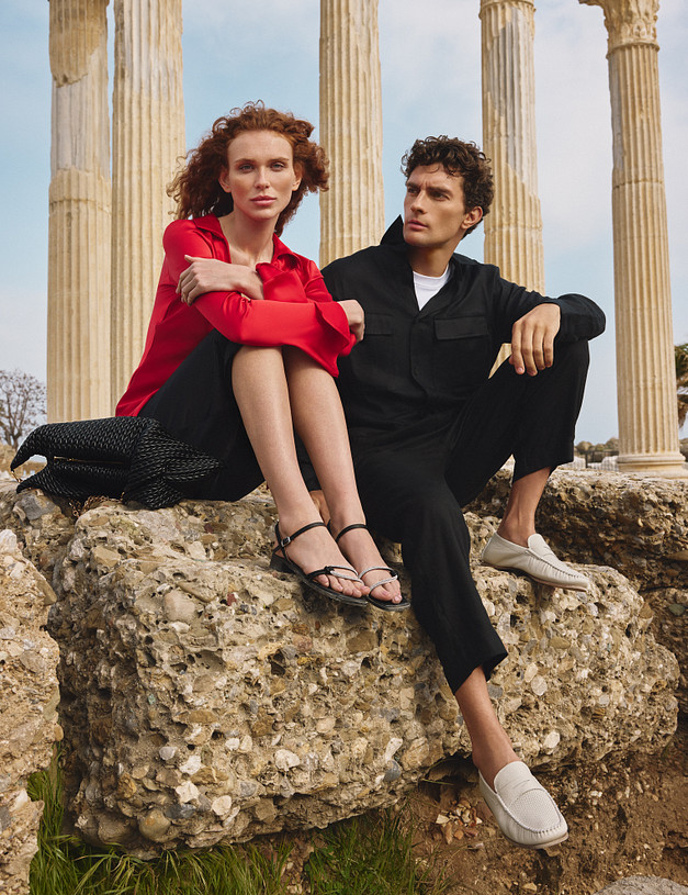 Черные женские сандалии MASCOTTE 126-411011-0602 | ракурс 1 Черные женские сандалии MASCOTTE 126-411011-0602 | ракурс 1